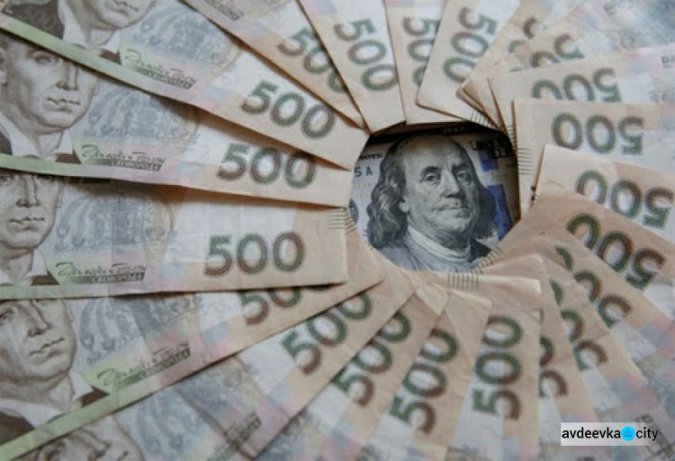 Август по-украински: продление карантина, новые тарифы и треть месяца выходных