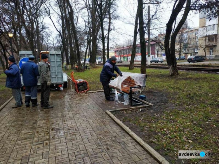Комфортно та стильно: в Авдіївці завершено оновлення міської зони відпочинку