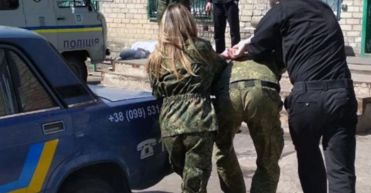 Полицейские Авдеевки отработали задержание преступника (ФОТО)