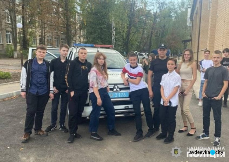 День з поліцейським та рятувальником: для школярів Авдіївки провели інтерактивні уроки