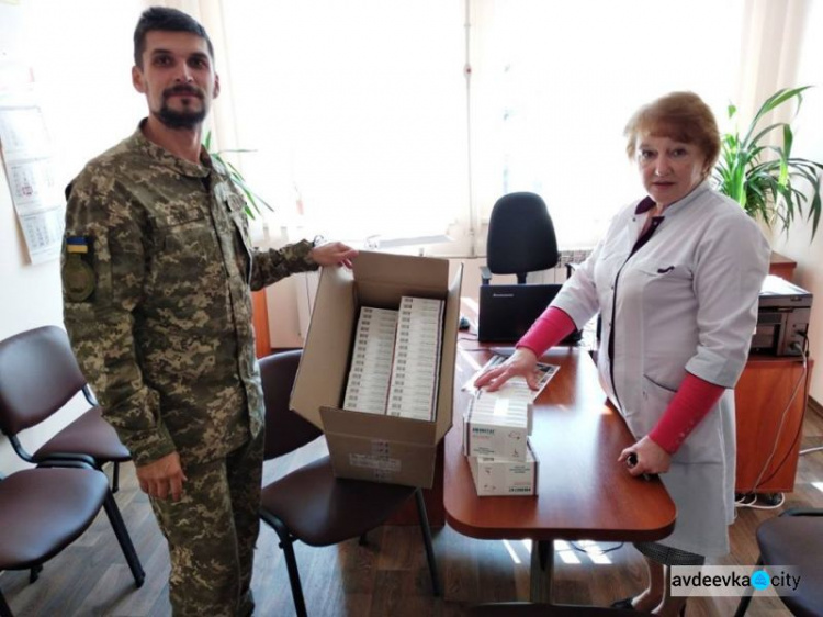 Офицеры Cimic Avdeevka развезли в прифронтовые населенные пункты хлеб, книги и лекарства   (ФОТО)