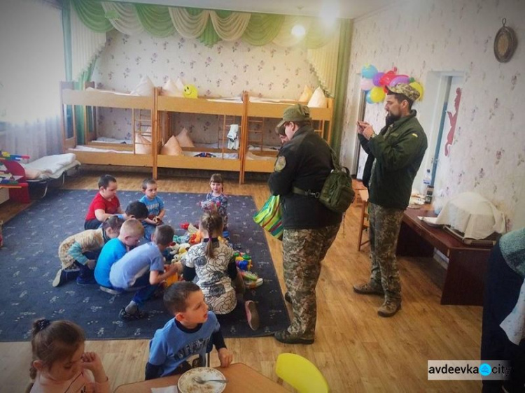 Авдеевские "симики" помогли доставить детям из прифронтовых сел  игрушки от жителей Польши   (ФОТО)