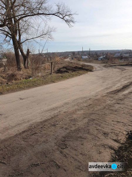 Авдеевские коммунальщики наводят чистоту в городе (ФОТОФАКТ)