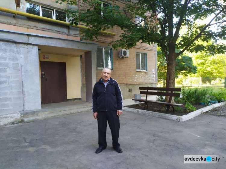 При поддержке АКХЗ жители авдеевских многоэтажек продолжают преображать придомовую территорию (ФОТО и ВИДЕО)