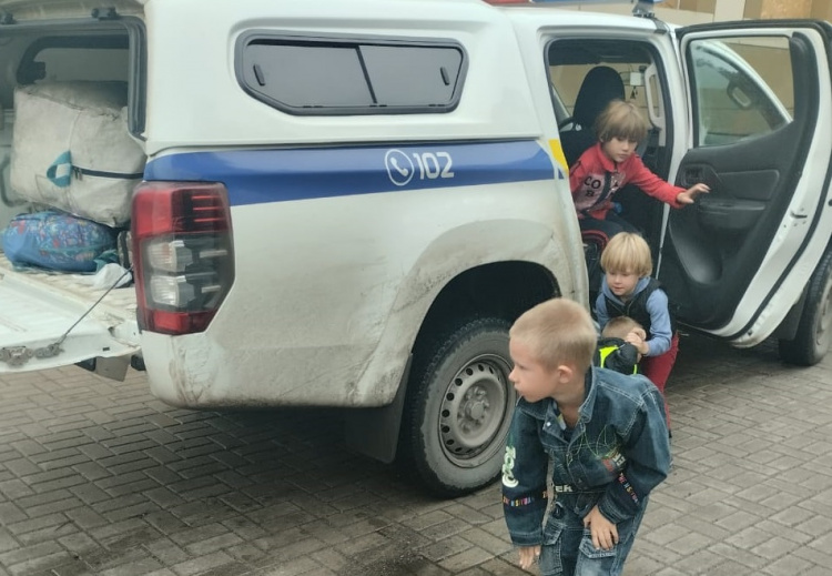 Авдіївські правоохоронці евакуювали з під обстрілів багатодітну родину