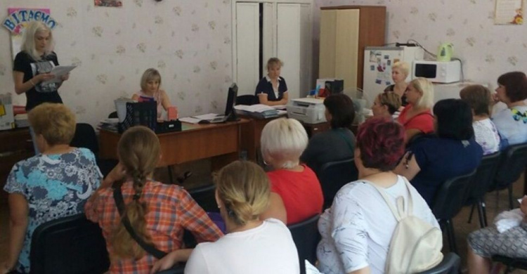 Жителей Авдеевки знакомили с Конституцией