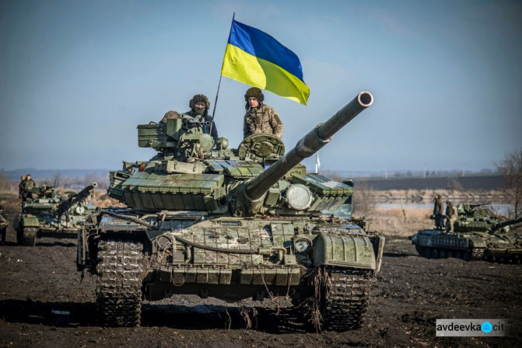 «Звездное небо» авдеевской «промки», братья меньшие, быт и оружие: потрясающие фото от защитников Авдеевки