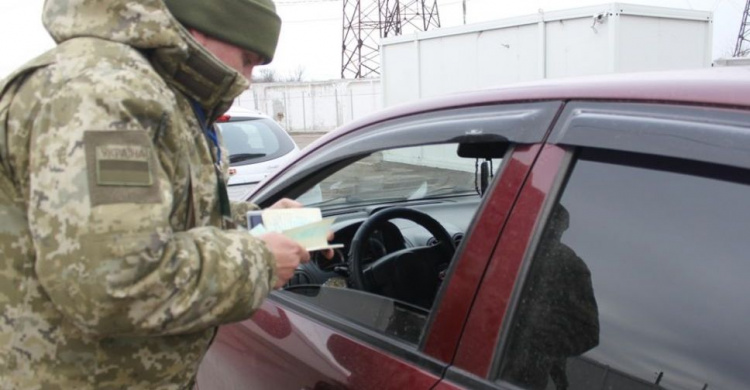 Через один из донбасских КПВВ пытались проехать со свинцом и взяткой