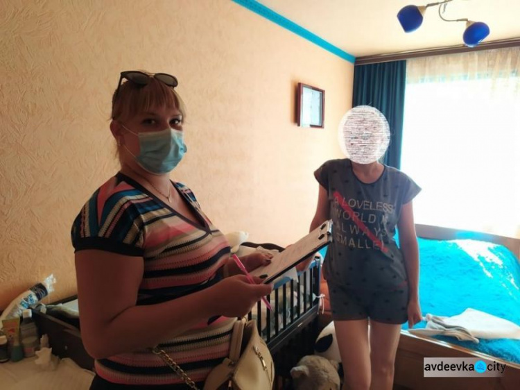 Фахівці Центру соціальних служб перевірили авдіївських батьків  щодо цільового використання допомоги при народженні  дитини