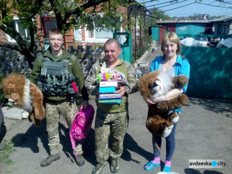 Офицеры Cimic Avdeevka доставили подарки детям, местным жителям и военнослужащим (ФОТО)