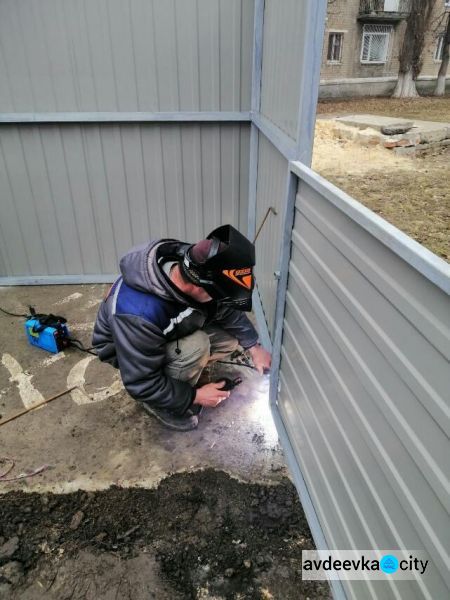 В Авдіївці роботи по облаштуванню нових сміттєвих точок вийшли на фінішну пряму