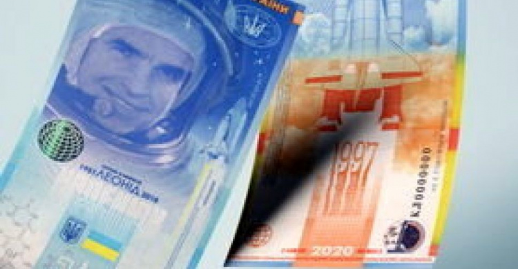Нацбанк выпустил первую сувенирную вертикальную банкноту