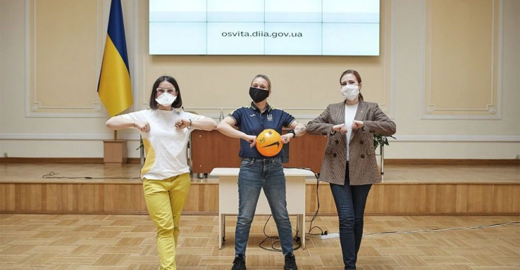 Фонд Рината Ахметова совместно с ФК «Шахтер» и Минцифры представили уникальный образовательный проект со звездами футбола