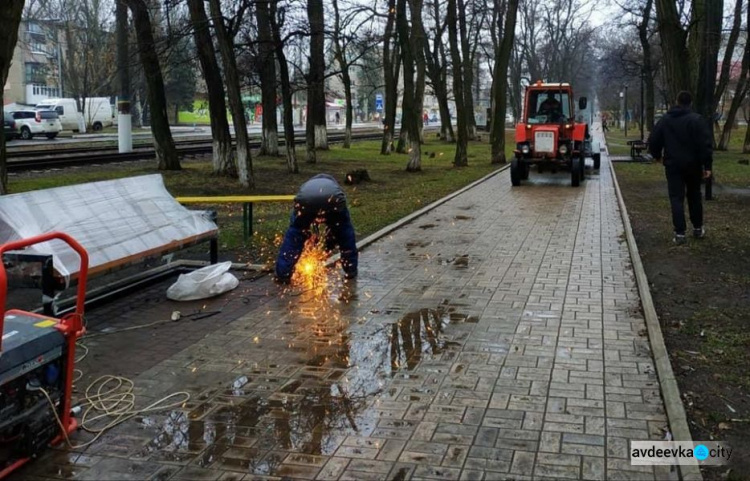 Комфортно та стильно: в Авдіївці завершено оновлення міської зони відпочинку