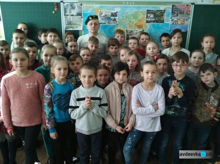 В школе Авдеевки чествовали участников боевых действий на территории других государств