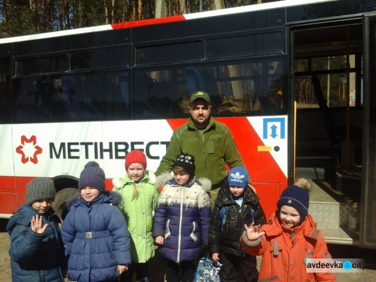 Авдеевские «симики» развозили куличи, пособия и детей (ФОТО)