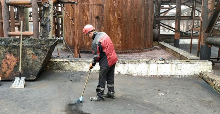 Заводчане АКХЗ заботятся о чистоте на своем предприятии