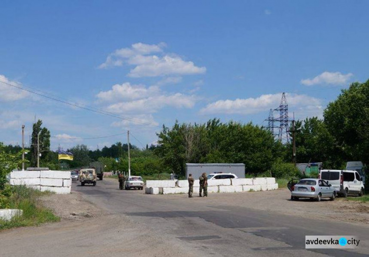 Донбасс: блокпостов станет меньше, командующий ООС проводит проверку
