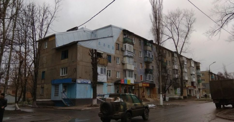 Коляски, цены и раненые дома: фоторепортаж из прифронтовой Авдеевки