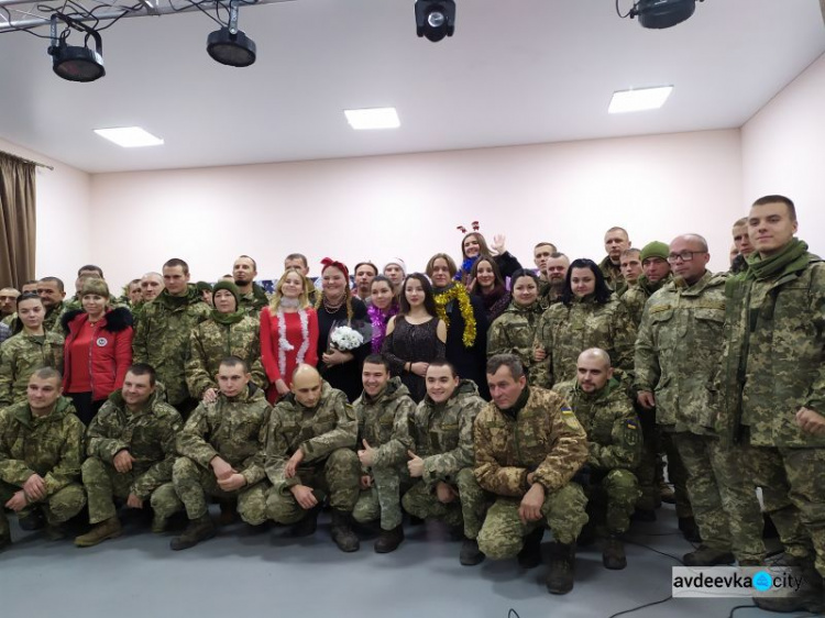 Защитники Авдеевки посетили новогодний  концерт