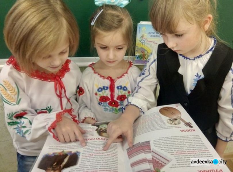 Авдеевка отметила День украинской письменности и языка: фоторепортаж