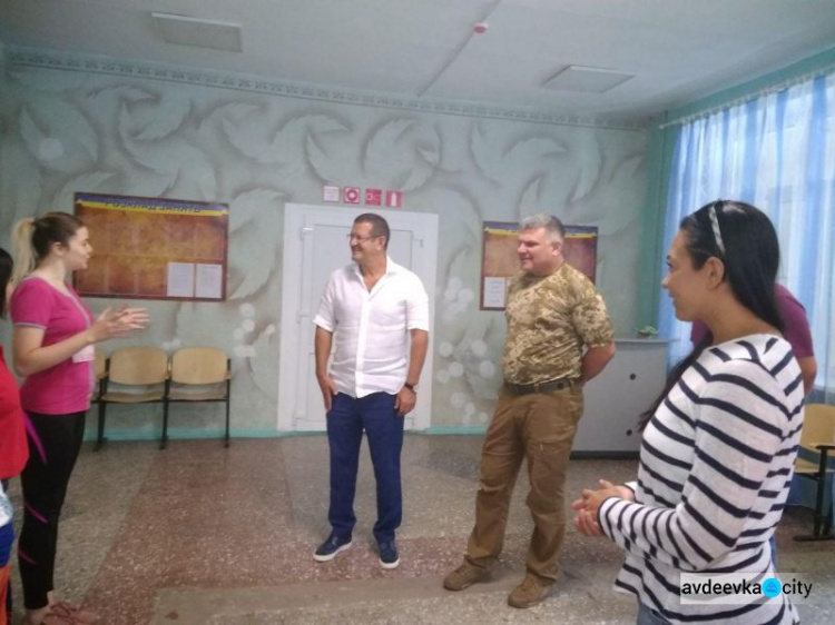 В авдеевской школе торжественно открыли отремонтированный спортзал и новые раздевалки  (ФОТО)