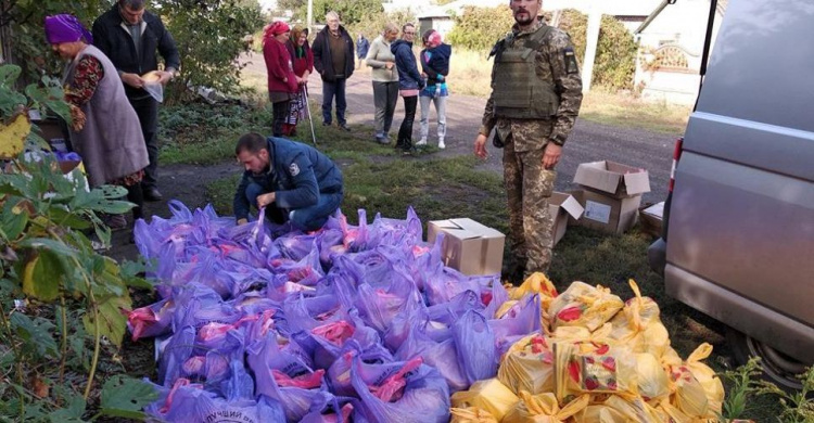 Авдеевские "симики" доставили мирным жителям продукты, лекарства, хозтовары (ФОТО)