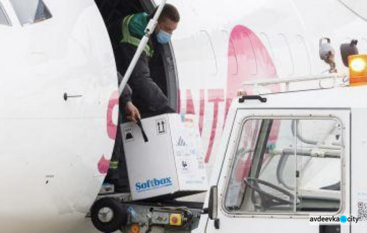 Украина получила первую партию вакцины Pfizer, приобретенную за средства госбюджета