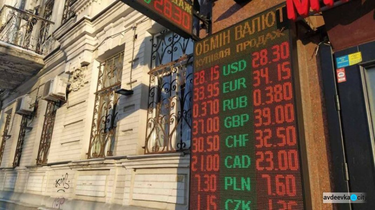 Обменять доллары авдеевцы смогут в терминалах, а валютный депозит положить как гривневый