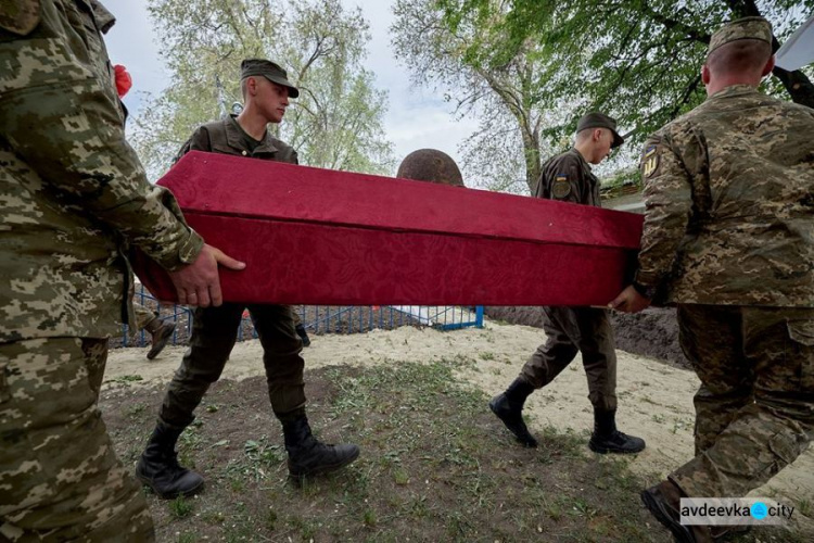 Останки 140 воинов Второй мировой войны перезахоронили в Донецкой области (ФОТО)