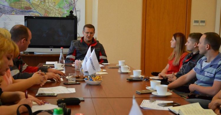 Гендиректор АКХЗ встречается с заводчанами в новом формате