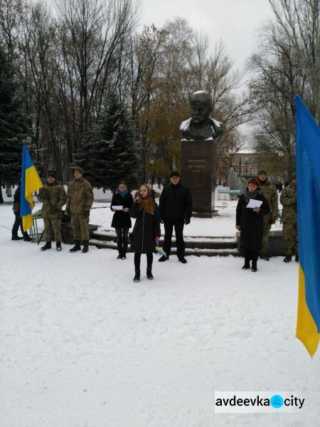 В Авдіївці відзначили День Гідності та Свободи: привітання, нагородження і зворушливий вірш дитини (СВІТЛИНИ)