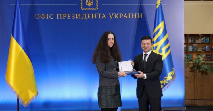 Авдіївські учні, що мають високі результати навчання можуть отримати стипендії та премії  від Президента
