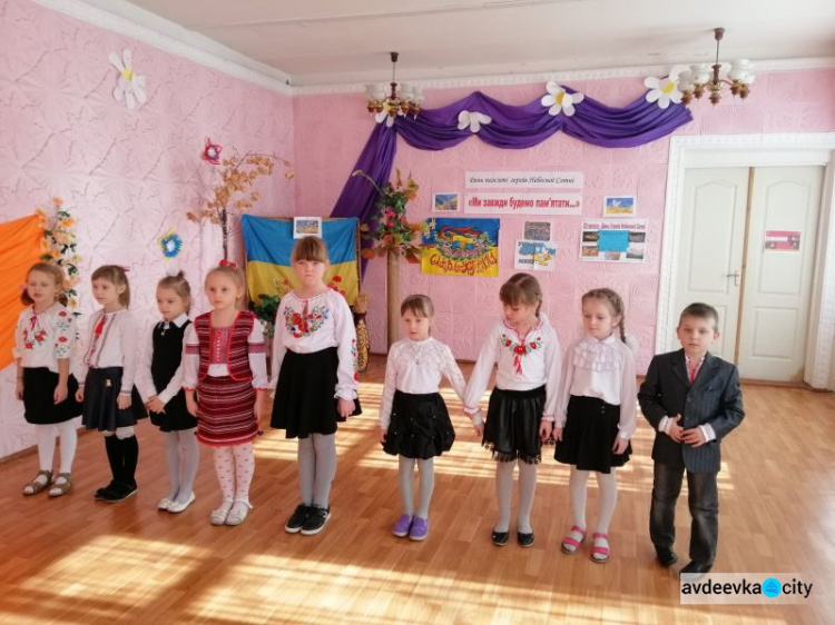 В школах Авдеевки почтили память Героев Небесной Сотни (ФОТО)