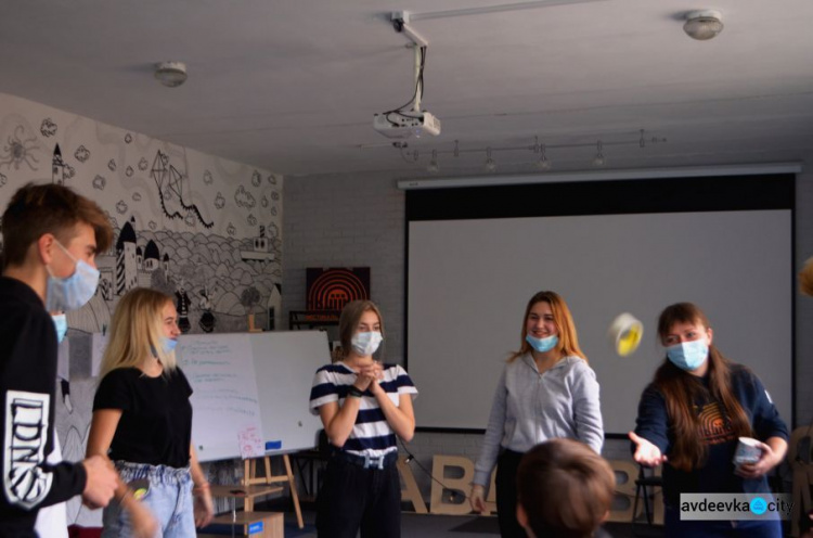Авдеевские школьники провели пять незабываемых дней на каникулах