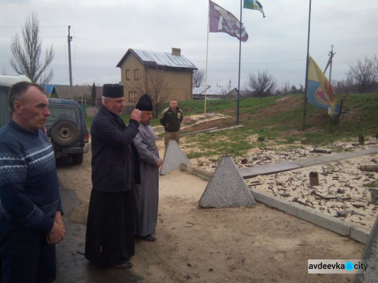 Авдеевские «симики» сопроводили к воинам АТО волонтеров и священнослужителей