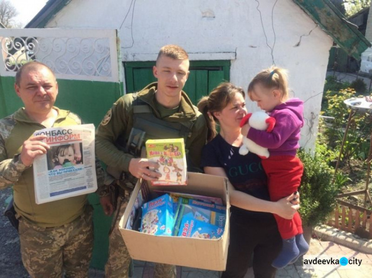 Офицеры Cimic Avdeevka доставили подарки детям, местным жителям и военнослужащим (ФОТО)