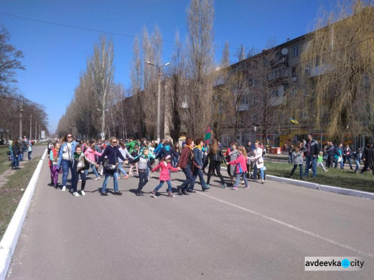 В Авдеевке кормили особенной кашей, слушали Жадана, учились рисовать и проводили опыты (ФОТО)