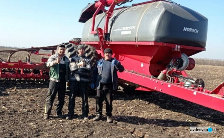Незважаючи на активні бойові дії, на Донеччині триває посівна кампанія
