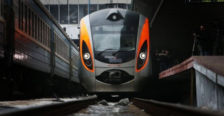 Скоростной поезд Интерсити+  из Донецкой области в Киев частично изменит график с 31 марта