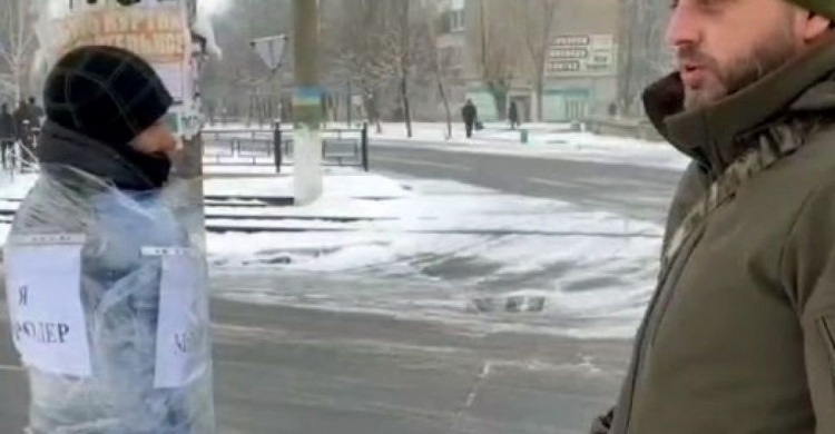 В Авдіївці зловили та прив’язали до стовпа мародера (ВІДЕО)