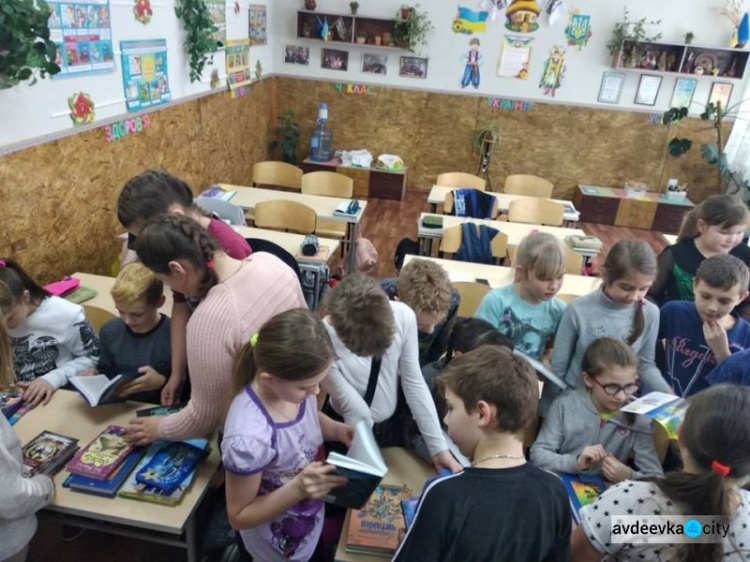 Авдеевские "симики" и волонтеры не оставили без помощи жителей прифронтового района (ФОТО)