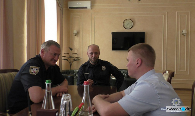 Глава Нацполиции проверил блокпосты Донетчины и встретился с новым губернатором