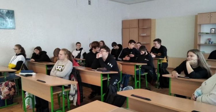 Фахівці Авдіївського міського центру зайнятості провели вебінар для  учнів Первомайського навчально-виховного комплексу