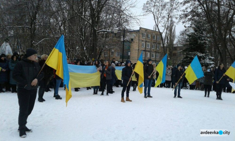 В Авдіївці відзначили День Гідності та Свободи: привітання, нагородження і зворушливий вірш дитини (СВІТЛИНИ)