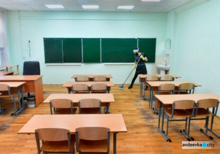 Частину шкіл переводять на дистанційне навчання