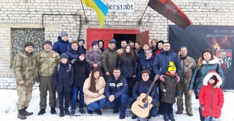 Авдіївці відвідали музей, створений бійцями 1-ї ОШР ДУК «Правий Сектор» у Новогродівці