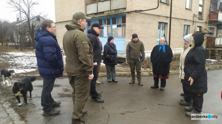 «Автолавка», робочі місця, відновлення житла: керівництво Авдіївської та обласної ВЦА зустрілося з мешканцями Опитного