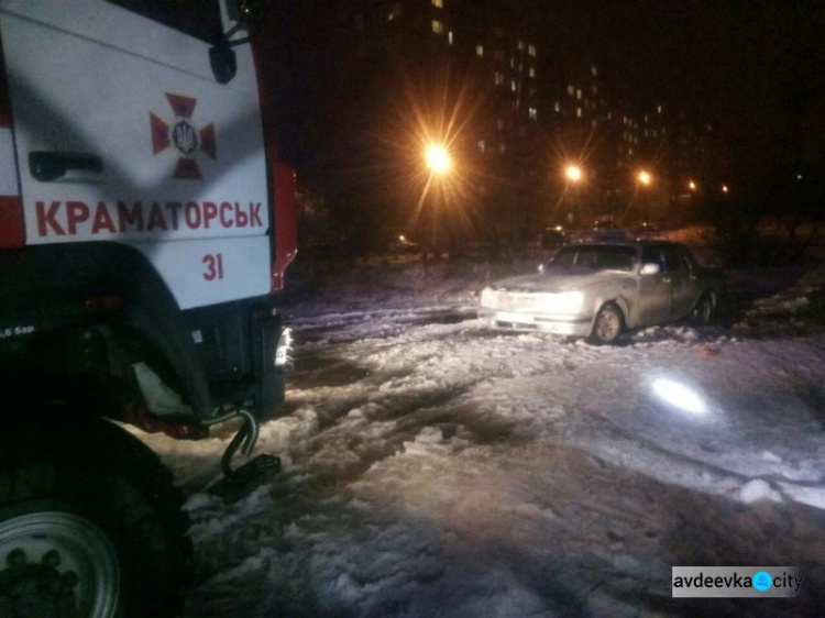 Спасатели Донетчины вытаскивали авто из дорожных ловушек (ФОТО)