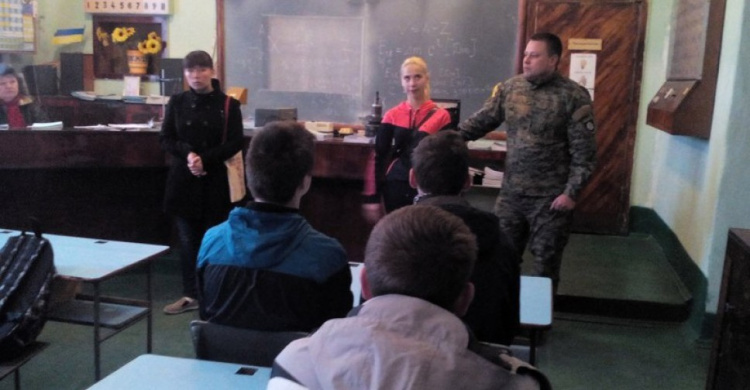 Полиция учила авдеевских студентов быть ответственными